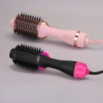 سشوار برس‌دار حالت‌دهنده انزو پروفیشینال مدل EN-6209 با توان 1500 وات، موتور DC سوپر سایلنت، برس گرد سرامیکی، تنظیم دما و سرعت دو حالته، باد سرد و گرم، حجم‌دهنده و کاهش وز مو