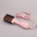 سشوار برس‌دار حالت‌دهنده انزو پروفیشینال مدل EN-6209 با توان 1500 وات، موتور DC سوپر سایلنت، برس گرد سرامیکی، تنظیم دما و سرعت دو حالته، باد سرد و گرم، حجم‌دهنده و کاهش وز مو